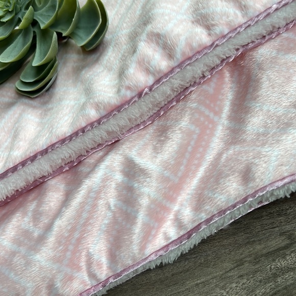 🎁4/$25 - MATRIX HOME minky soft pink baby blanket - Picture 9 of 10